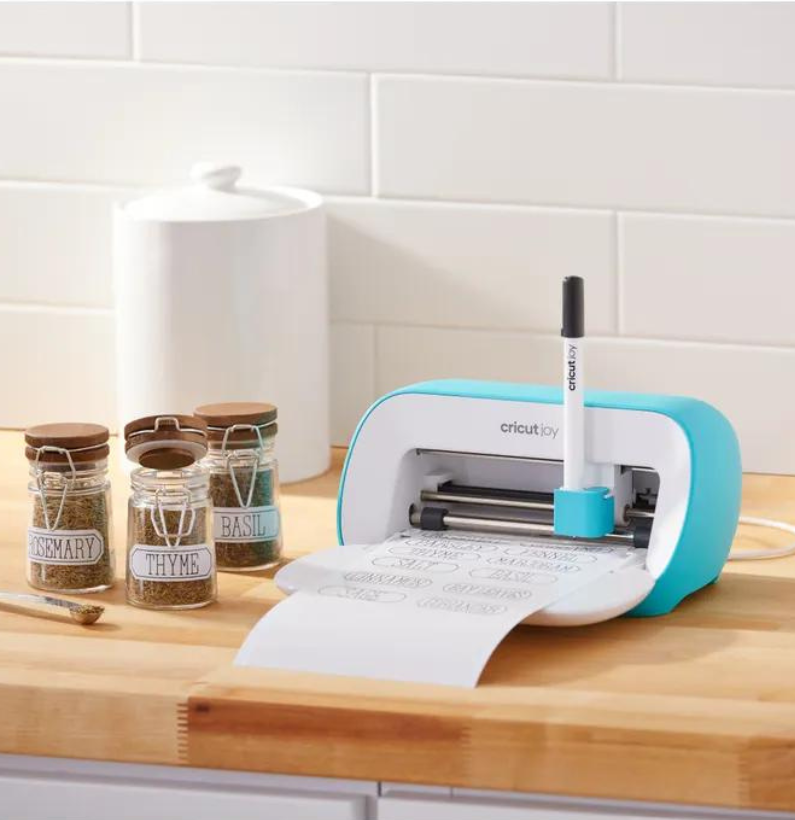 Cricut Joy; Up to 13.9cm material width; Up to 609cm Material length; 2 tool usage; BT; Windows and Mac; Design Space