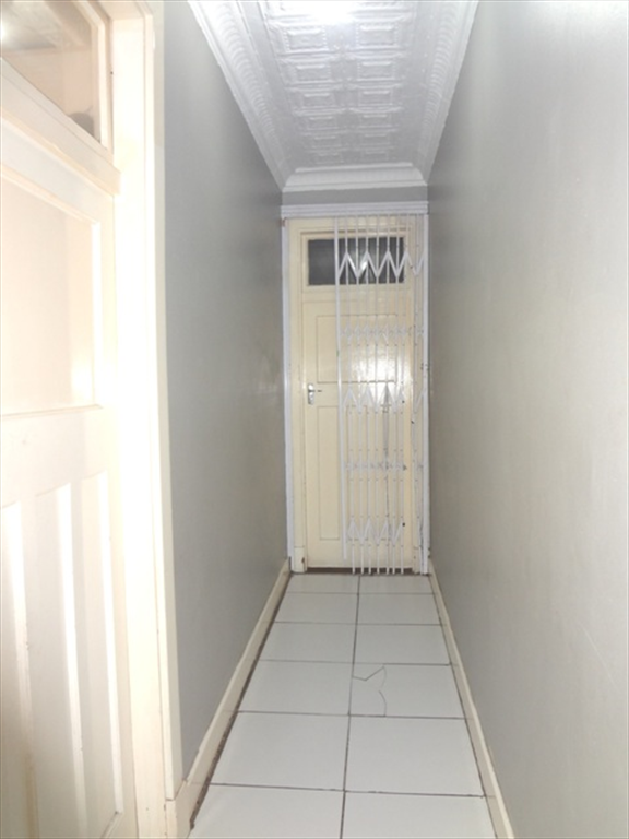 Flat for sale - R700 000

Are you looking for Beautiful Flat.

Here I present to you one in Rosettenville, South of JHB.

Well maintained 3 bedr ...