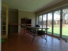 secure 4 bedroom family home in bergbronhouse for House in Bergbron Randburg - Secure 4 Bedroom family home in Bergbron
